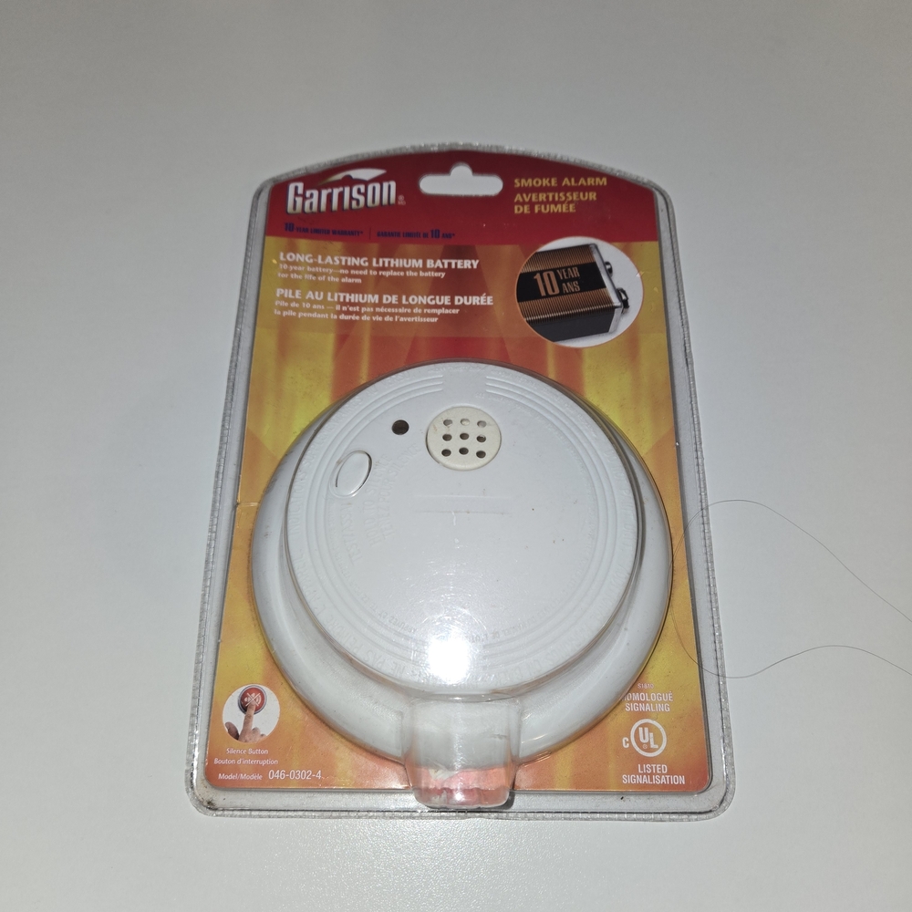 White Smoke Alarm with Long-Lasting Battery
